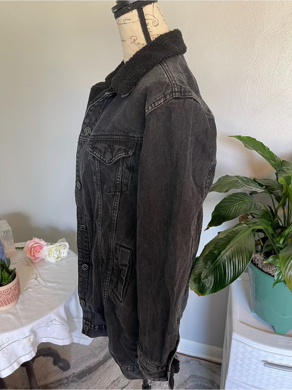Forever 21 Black Washed Denim Sherpa Lined Longline Trucker Jacket Size S Grunge